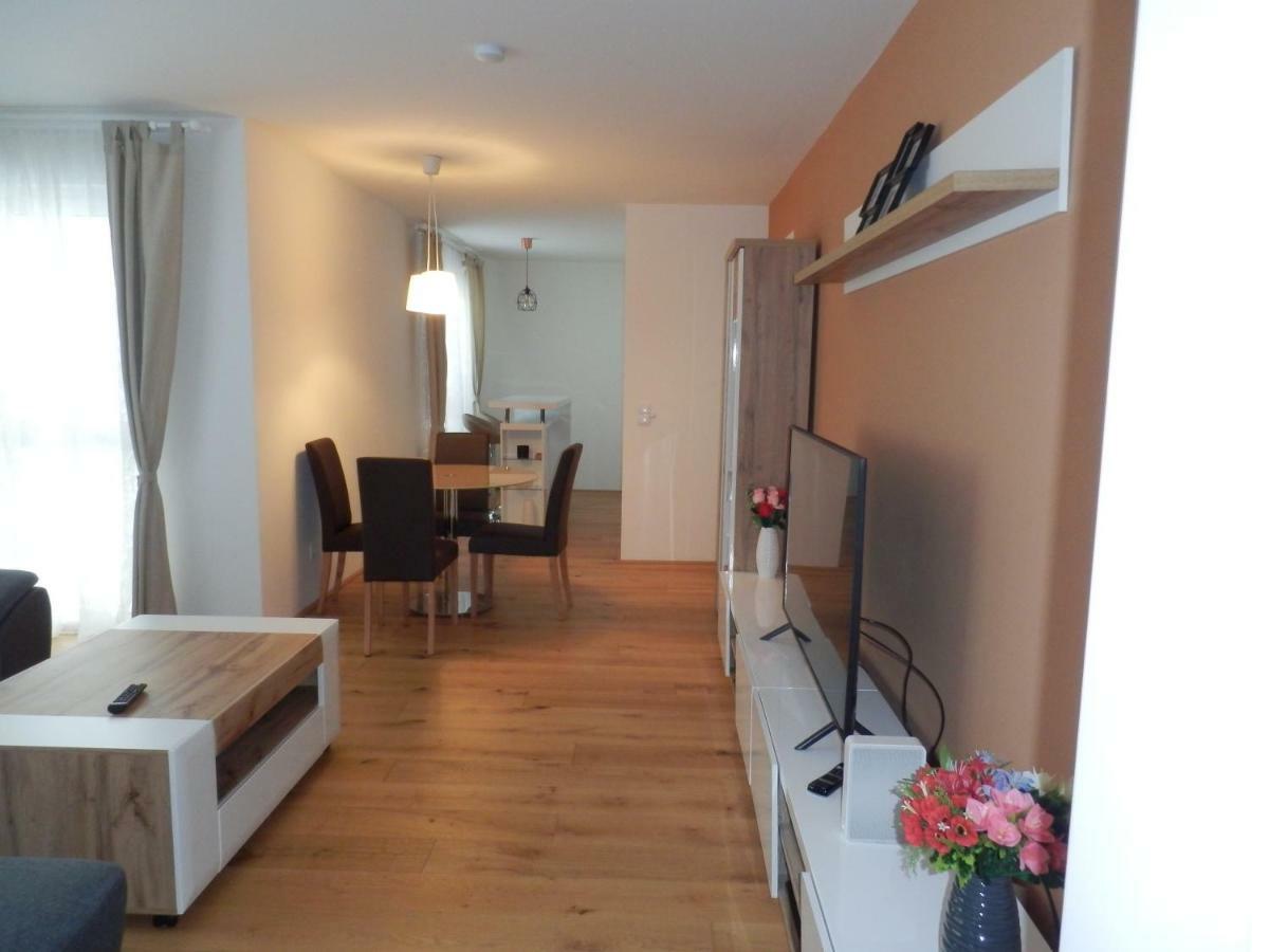 Spacious, Modern 1-Bdrm Apt Near Vic & Austria Ctr Apartment Виена Екстериор снимка