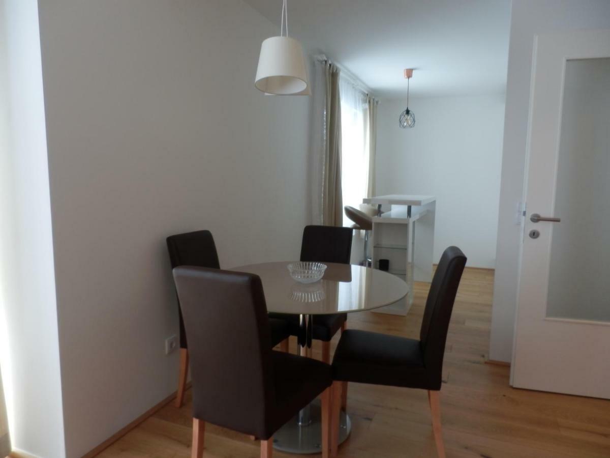 Spacious, Modern 1-Bdrm Apt Near Vic & Austria Ctr Apartment Виена Екстериор снимка