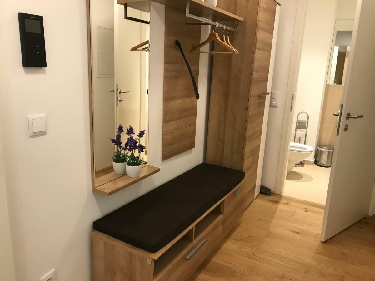 Spacious, Modern 1-Bdrm Apt Near Vic & Austria Ctr Apartment Виена Екстериор снимка