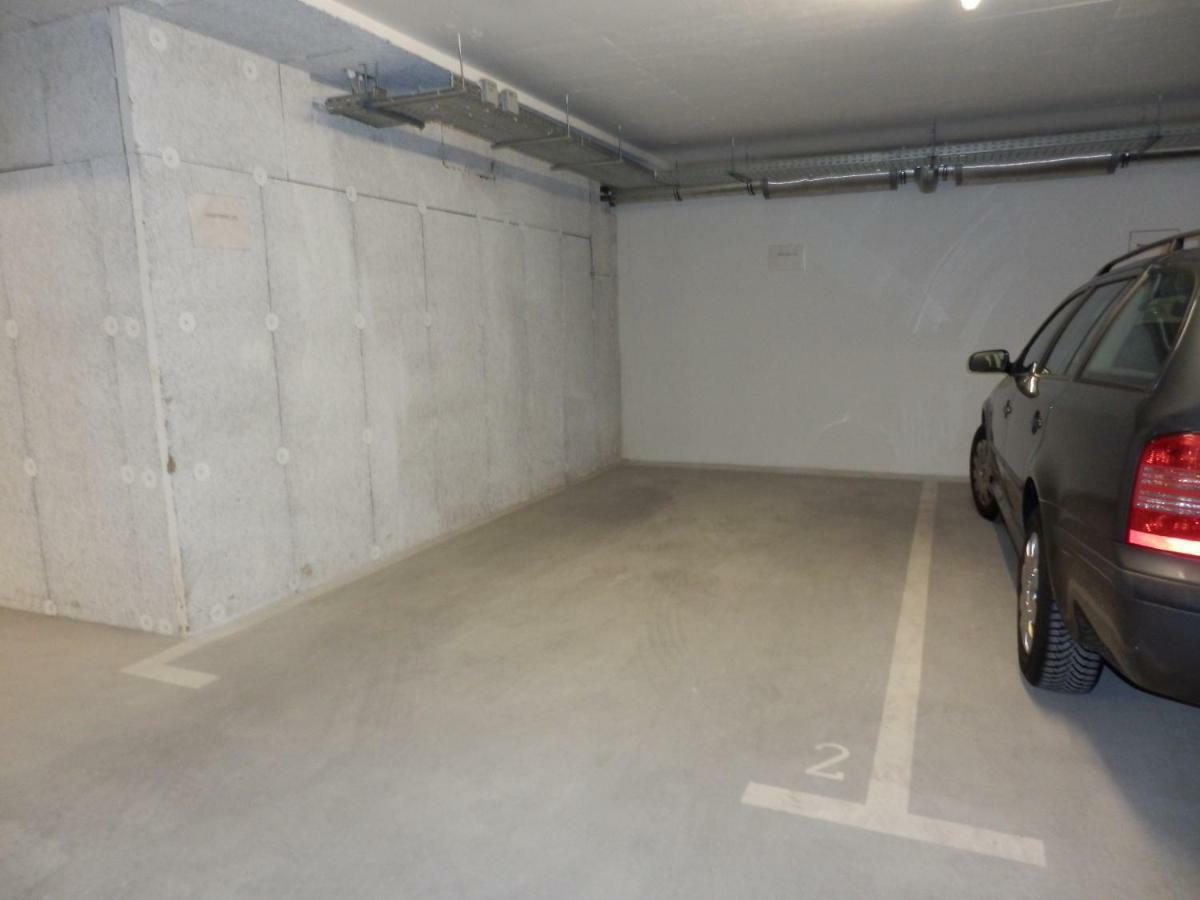 Spacious, Modern 1-Bdrm Apt Near Vic & Austria Ctr Apartment Виена Екстериор снимка