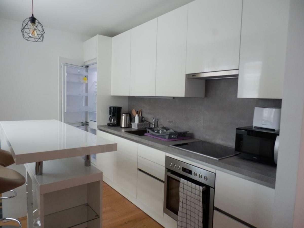 Spacious, Modern 1-Bdrm Apt Near Vic & Austria Ctr Apartment Виена Екстериор снимка