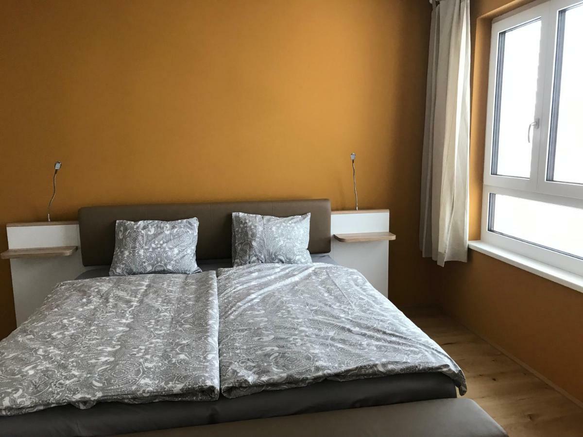 Spacious, Modern 1-Bdrm Apt Near Vic & Austria Ctr Apartment Виена Екстериор снимка