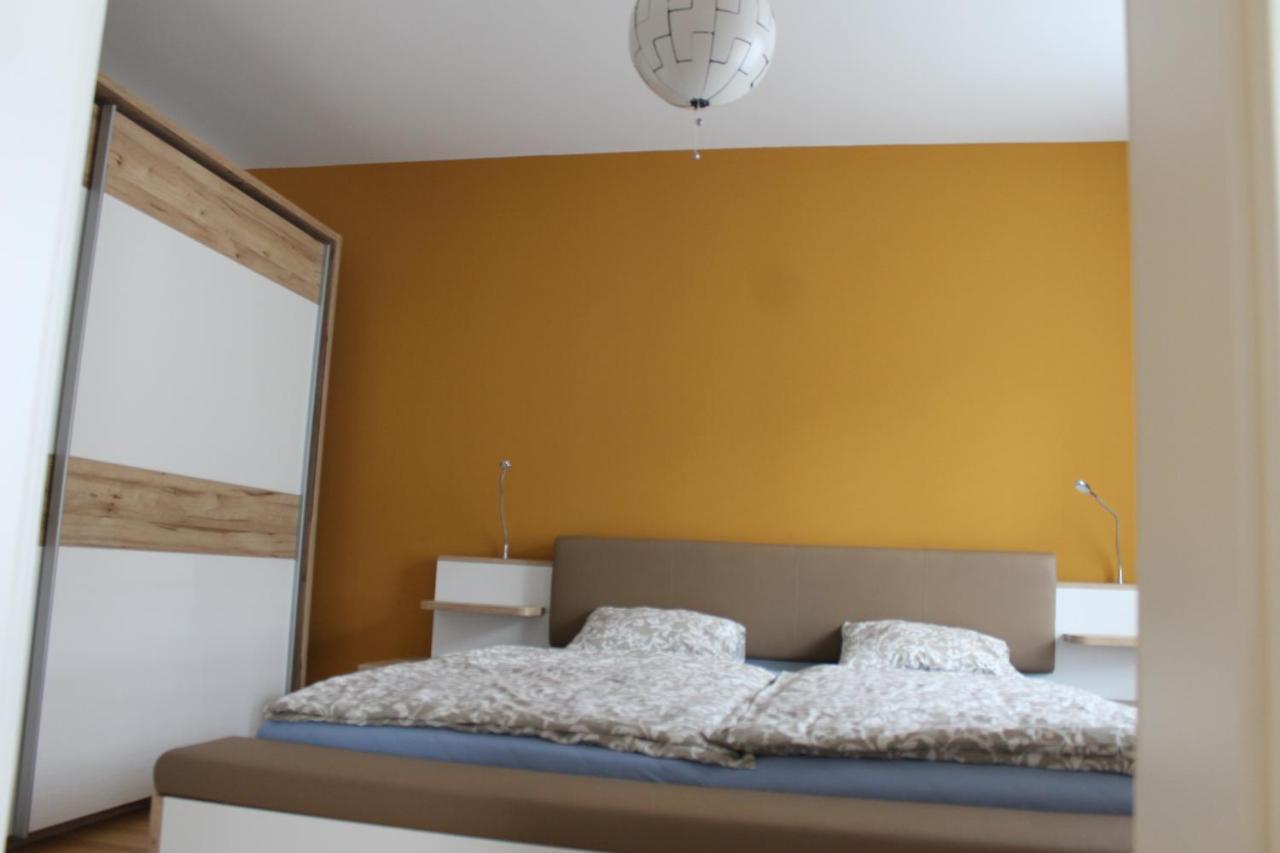 Spacious, Modern 1-Bdrm Apt Near Vic & Austria Ctr Apartment Виена Екстериор снимка